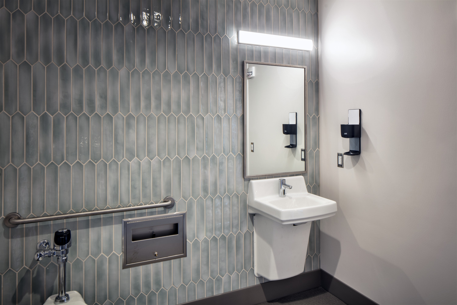 Swedish Medical Center Ambulatory Infusion Clinic restroom